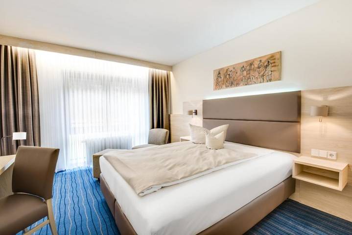 Hotel für 2 Personen, mit Terrasse und Garten in Tiefenbronn