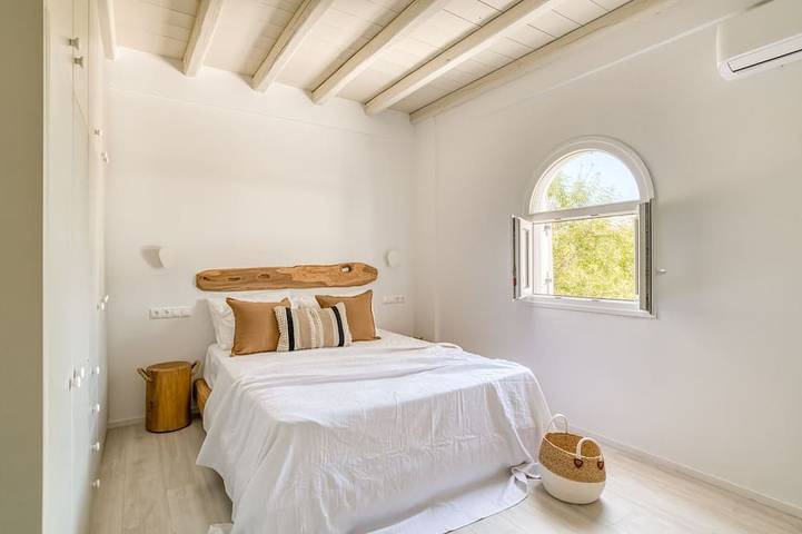 Appartamento intero, Cavos Paros Veranda Apt: Large Patio, Bathtub & Walk to Beach in Aliki, Paros