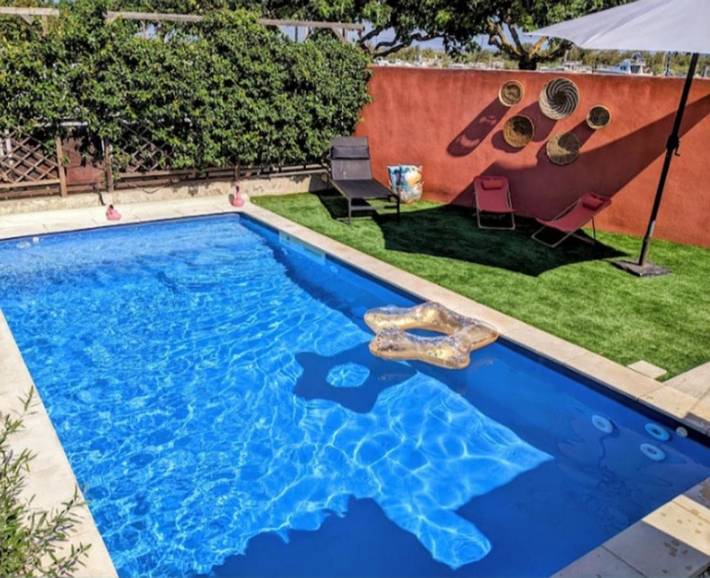 Location de vacances pour 6 personnes, avec Terrasse et Jardin ainsi que Piscine et Vue dans Plages des Cabanes de Fleury