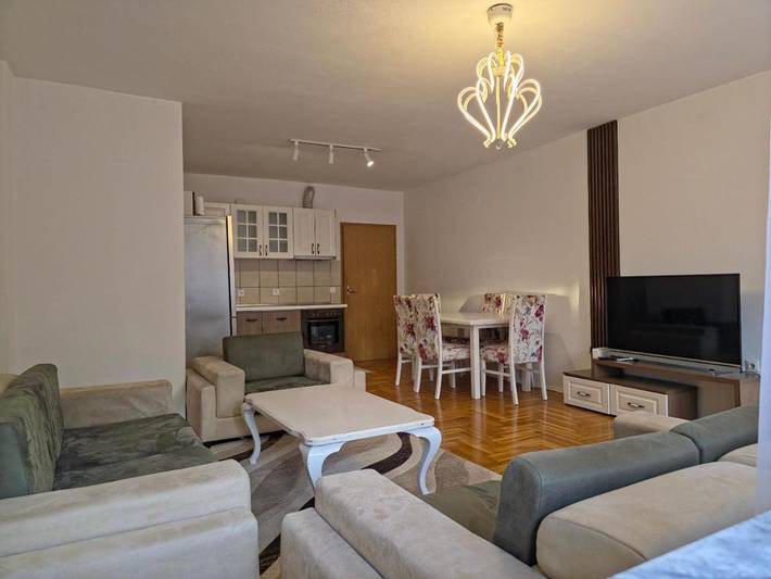 Ferienwohnung für 7 Personen, mit Balkon und Terrasse sowie Ausblick in Kosovo
