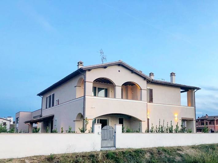 B&b per 2 persone, con terrazza e panorama nonché giardino a Foligno