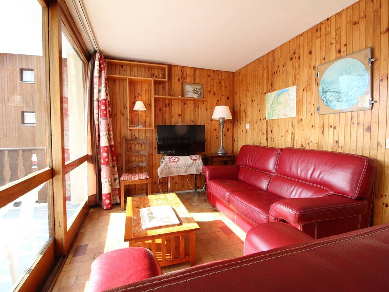 Geheel appartement, Spacious 3-room, sleeps 6, center village, near slopes in Les Carroz, Arâches-la-Frasse