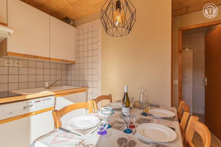 Gîte pour 5 personnes, avec jacuzzi ainsi que terrasse et sauna, animaux acceptés à Albiez-Montrond - 4