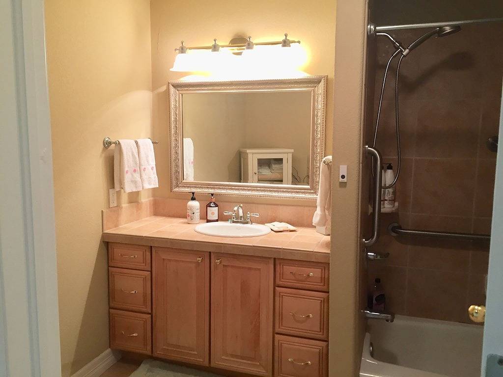 Ganze Wohnung, Verteilen Sie sich in einer Komfort-Suite mit Zen-Gärten in Longmont, Boulder County