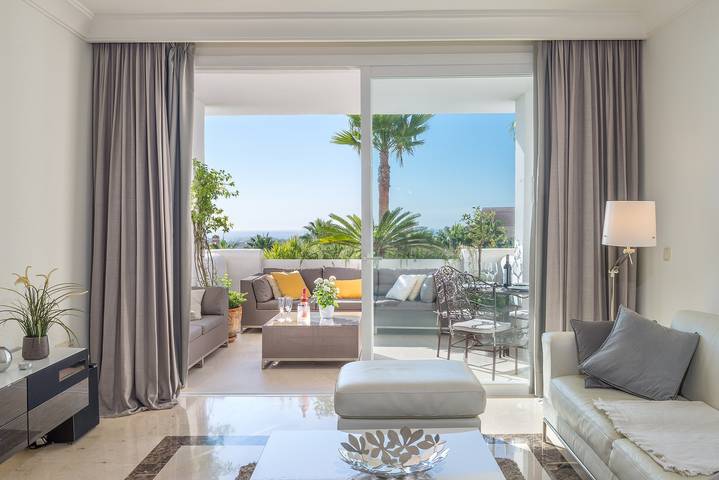 Ganze Wohnung, Apartment "Meerblickwohnung Benahavis-Marbella" mit Seeblick, Pool, Wlan, Terrasse und Garten in Paraiso Park, Benahavís