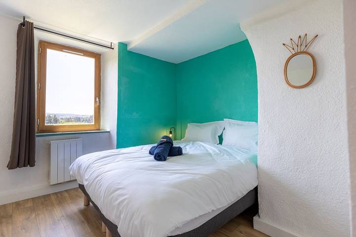 Gîte pour 15 personnes, avec jardin ainsi que sauna et piscine à Augerolles - 2