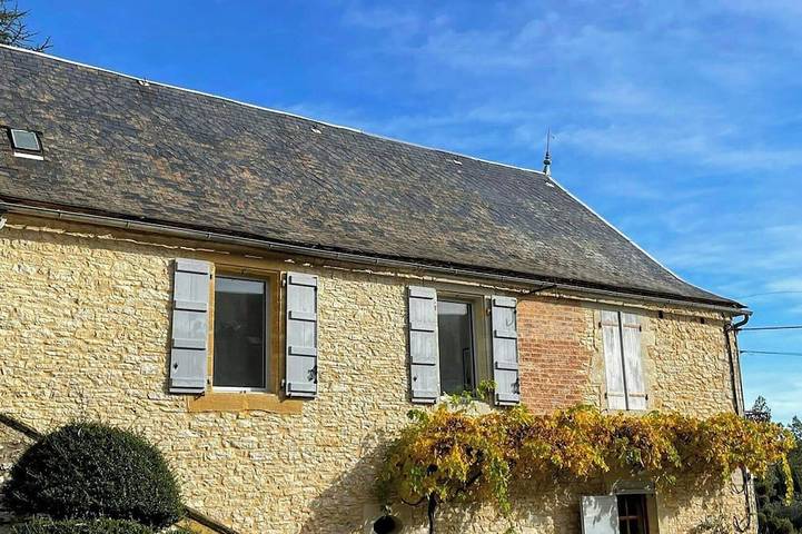 Location de vacances pour 8 personnes, avec piscine ainsi que jardin et balcon à Gindou