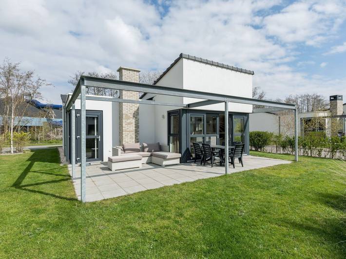 Vakantiehuis voor 6 personen, with Terras and Tuin as well as Zwembad in De Koog