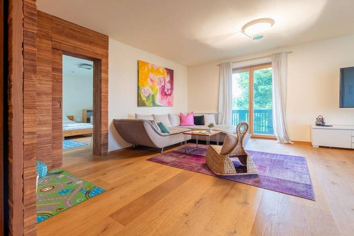 Ferienwohnung für 9 Personen, mit Balkon und Terrasse sowie Garten und Pool