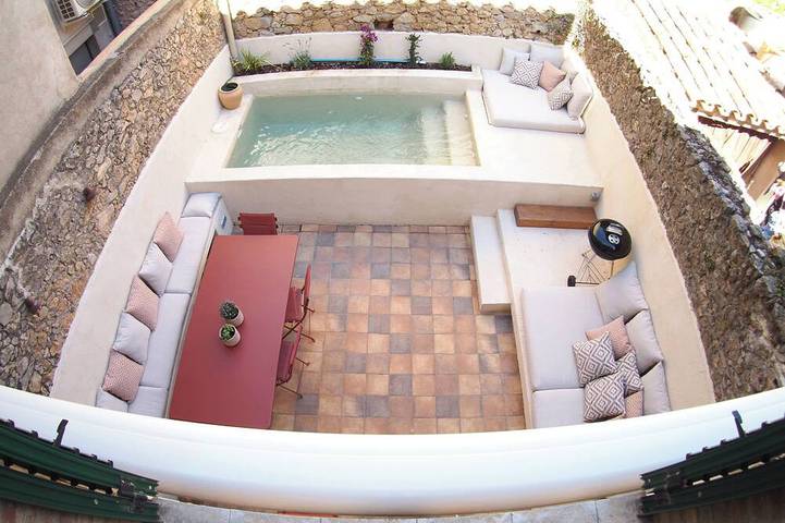 Location de vacances pour 7 personnes, avec balcon ainsi que jacuzzi et piscine à Bellcaire d'Empordà