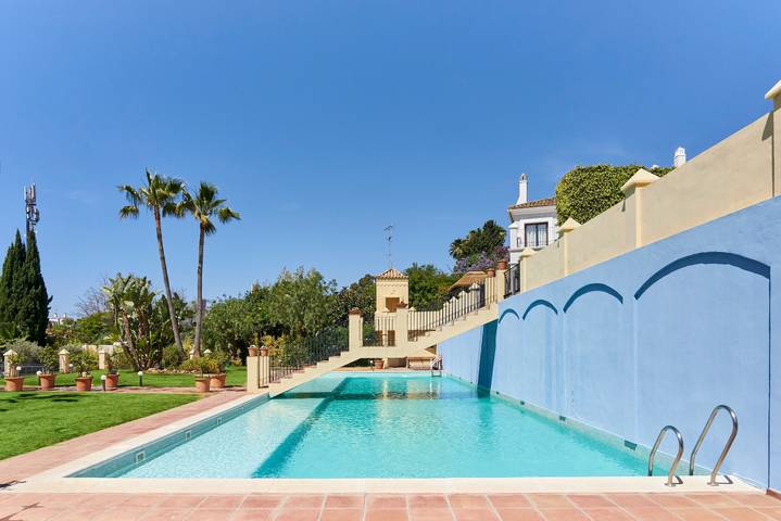 Villa 'Beachside Luxury, Marbella 2' mit Meerblick, WLAN und Klimaanlage in Marbella West, Marbella