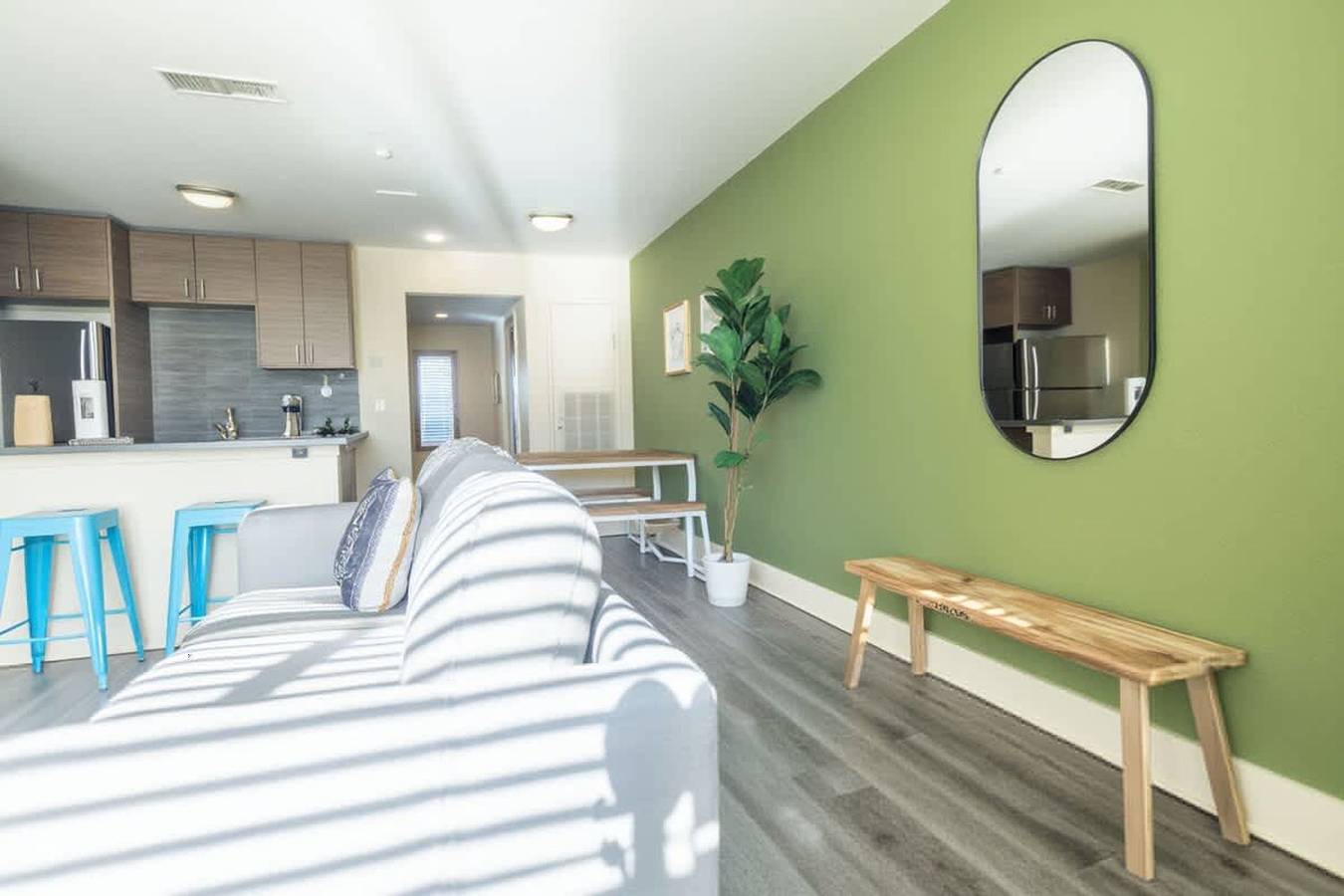 Apartamento entero, Stylish King 1Br 8 Min to Downtown  Pool  Gym   Parking 04 in Austin, Condado de Travis