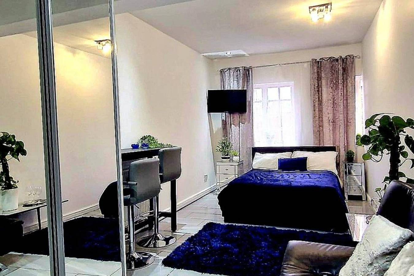 Entire holiday apartment, Seaside Escape - Sleeps 4 - Pets Ok - Free Parking in Cleethorpes, Grimsby and Cleethorpes