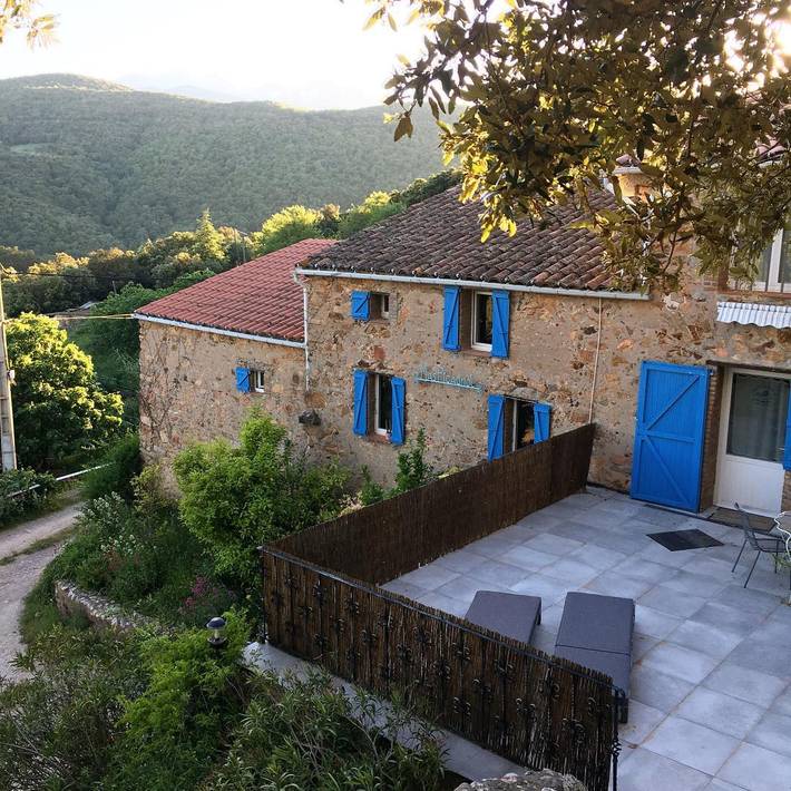 Gîte pour 4 personnes, avec Terrasse ainsi que Jardin et Piscine à OMS (homonymie)