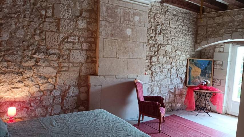 Chambre d'hôtes « Chambre Hirondelle » avec terrasse partagée, jardin privé et Wi-Fi in L'Île-Bouchard, Vallée de la Loire