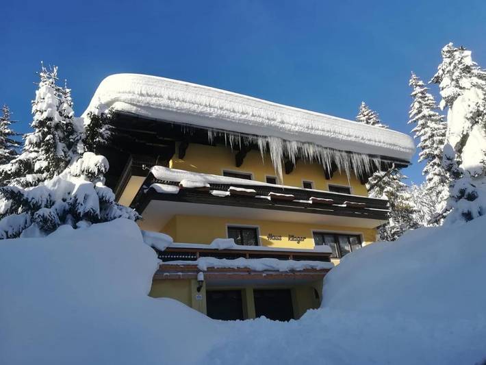 Chalet für 24 Personen, mit Balkon und Terrasse sowie Garten und Ausblick