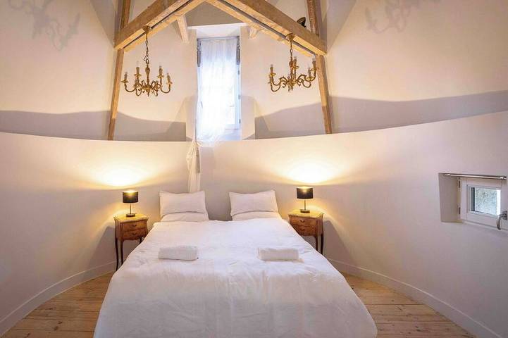 Château pour 10 personnes, avec piscine dans Indre - 3