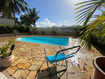 Gîte pour 2 personnes, avec piscine ainsi que vue et jardin dans Fort-de-France