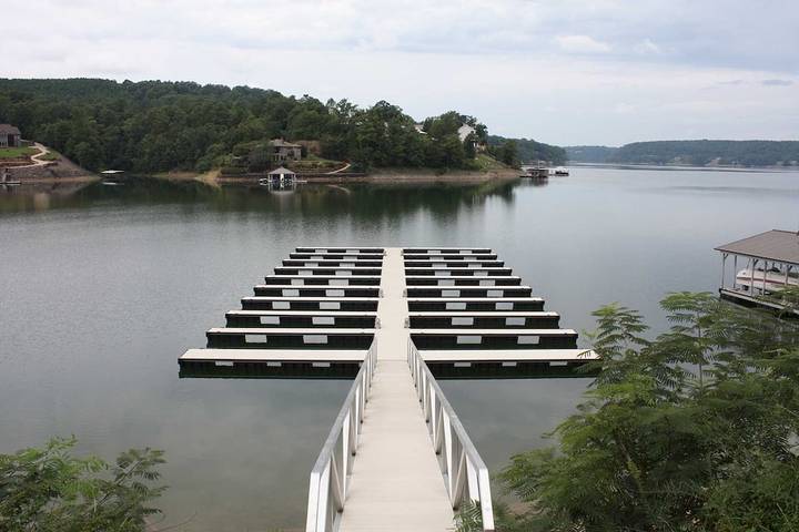 Vacation rental for 8 people, with pool and terrace in Lewis Smith Lake