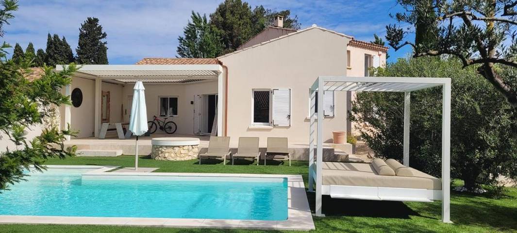 Villa für 6 Personen, mit Terrasse und Garten sowie Pool