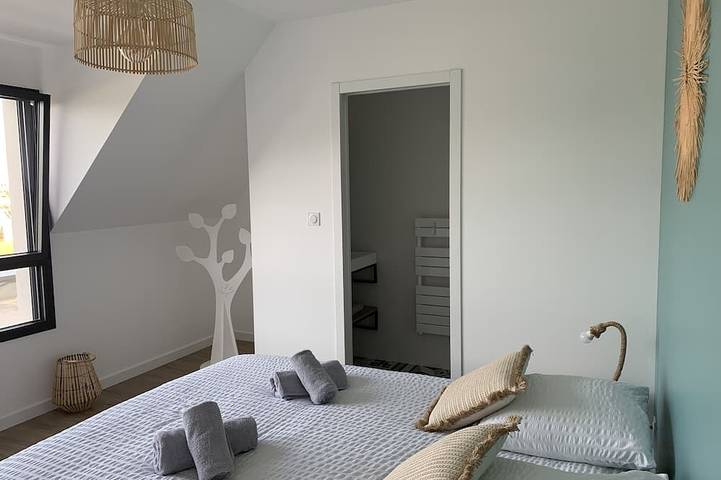 New Villa Of 250 M², Sea View, Heated Swimming Pool (29°). Beach 300M. in Portsall, Ploudalmézeau