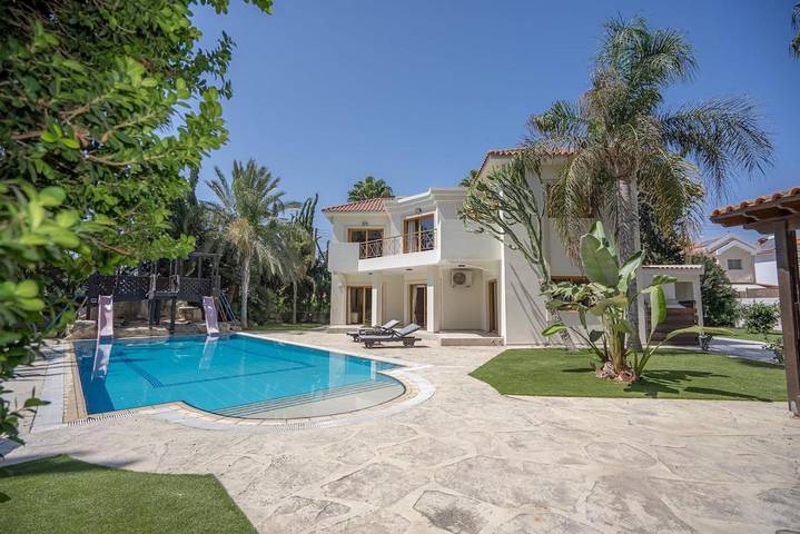 Villa für 12 Personen, mit Pool und Ausblick sowie Garten - 1