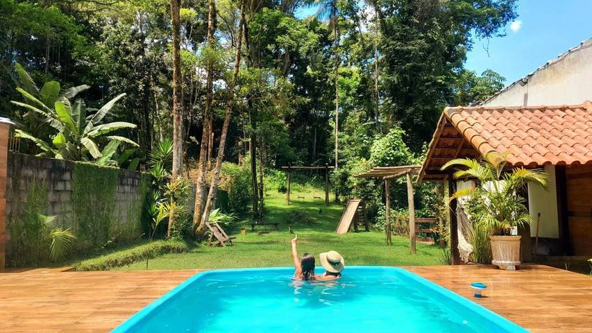 Casas e apartamentos de temporada para 8 pessoas, com vista e piscina e ainda jardim em Itatiaia