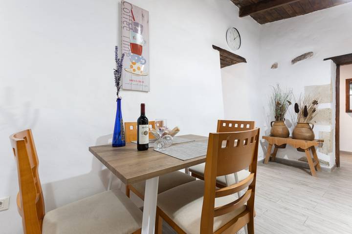 Vacation Home 'Casa Doña Carmen' with Mountain View, Private Terrace and Wi-Fi in Betancuría, Fuerteventura