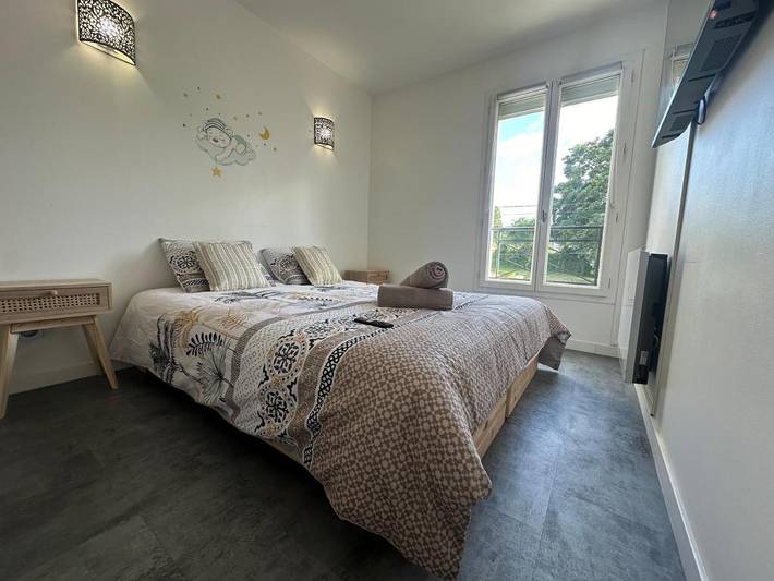 Location de vacances pour 8 personnes, avec piscine ainsi que vue et terrasse à Saint-Brice-sous-Forêt - 4