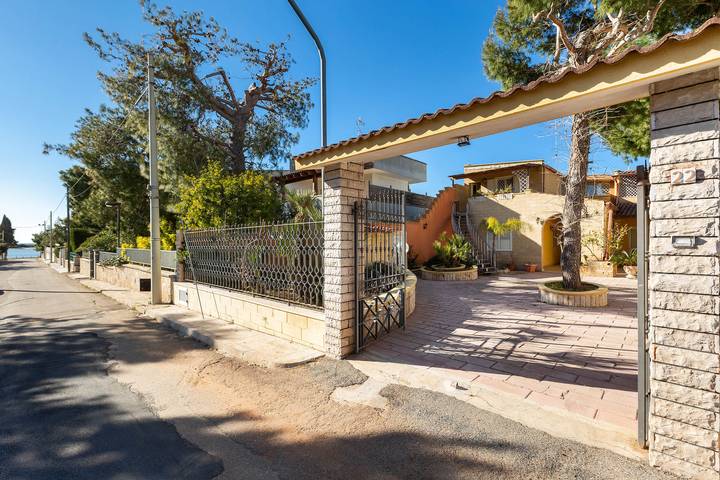 Location de vacances pour 5 personnes, avec Balcon/Terrasse à Porto Cesareo