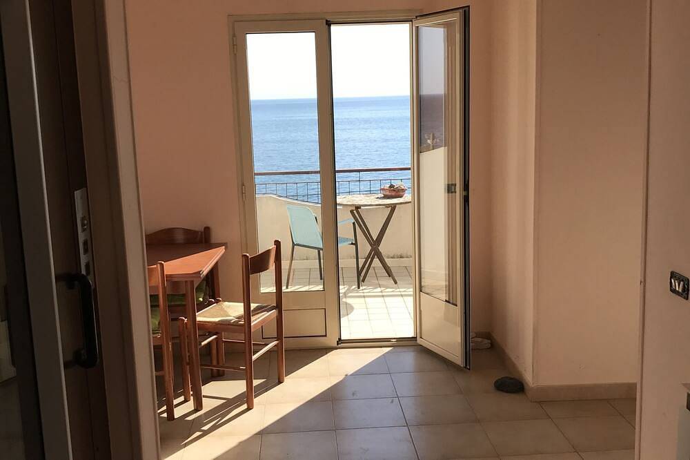 Entire apartment, Sea Terrace in Motta San Giovanni, Tyrrhenian Coast Kalabria