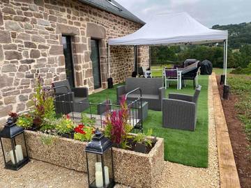 Cottage pour 15 personnes, avec jacuzzi ainsi que jardin et terrasse à Lagleygeolle