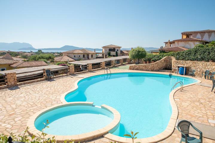 Apartament wakacyjny dla 6 osób, z Balkon i Ogród oraz Basen dla dzieci w Olbia