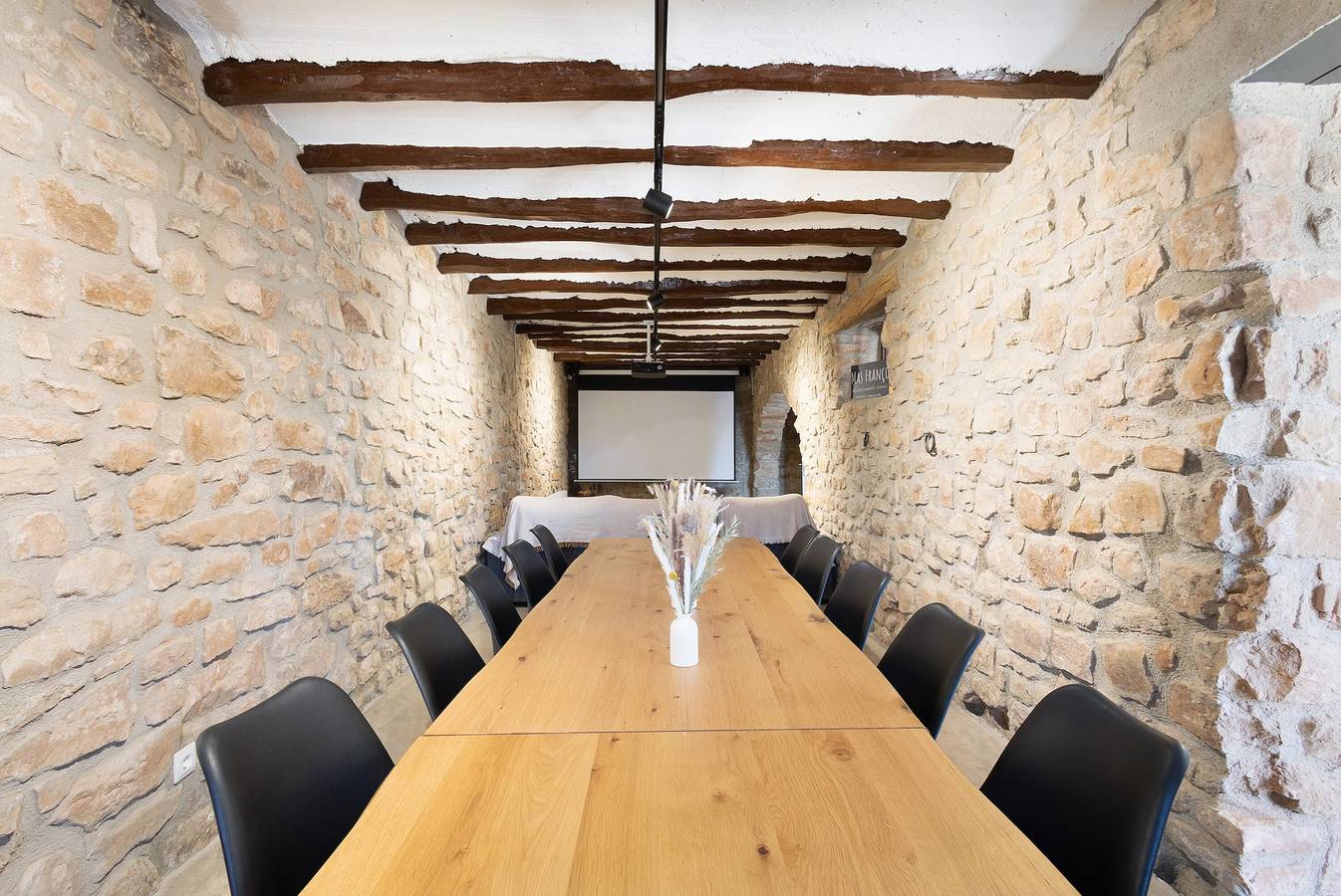 Casa de campo 'Mas Françó' con vistas a la montaña, Wi-Fi y aire acondicionado in Argensola, Interior de Barcelona