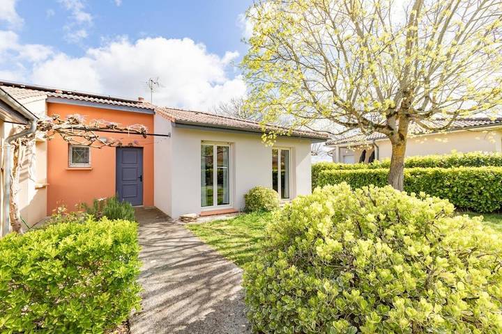 Location de vacances pour 6 personnes, avec terrasse et jardin à Léguevin