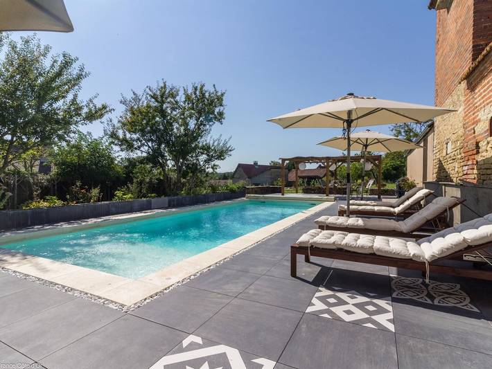 Location de vacances pour 2 personnes, avec Jacuzzi ainsi que Terrasse et Piscine dans Lechâtelet