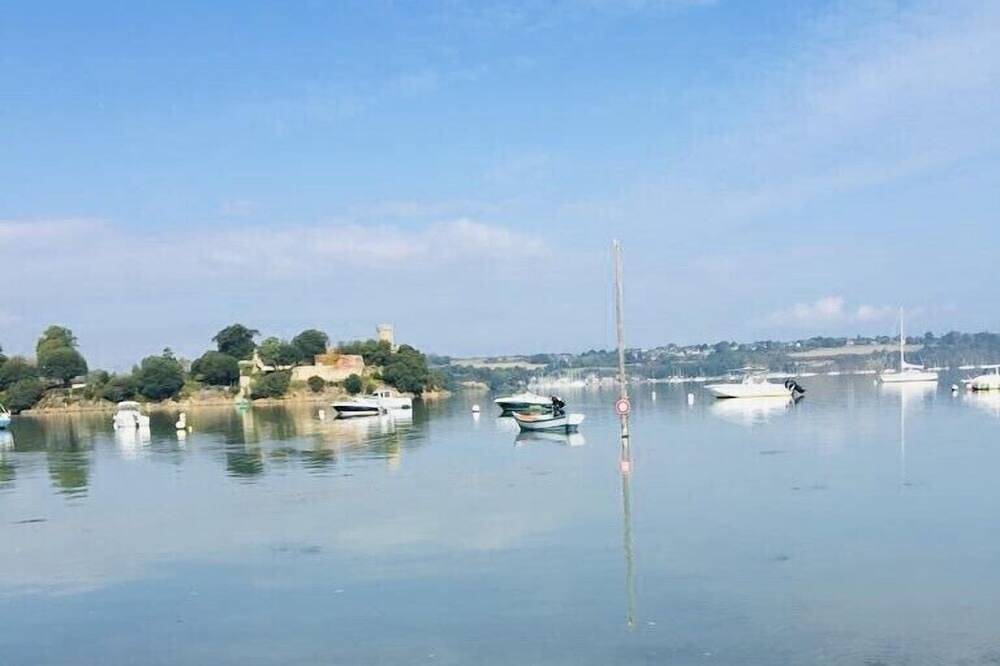 Cale de Mordreuc. Lovely 3 bedroom 2 bath  house in this beautiful location<br> in Pleudihen-sur-Rance, Région de Dinan