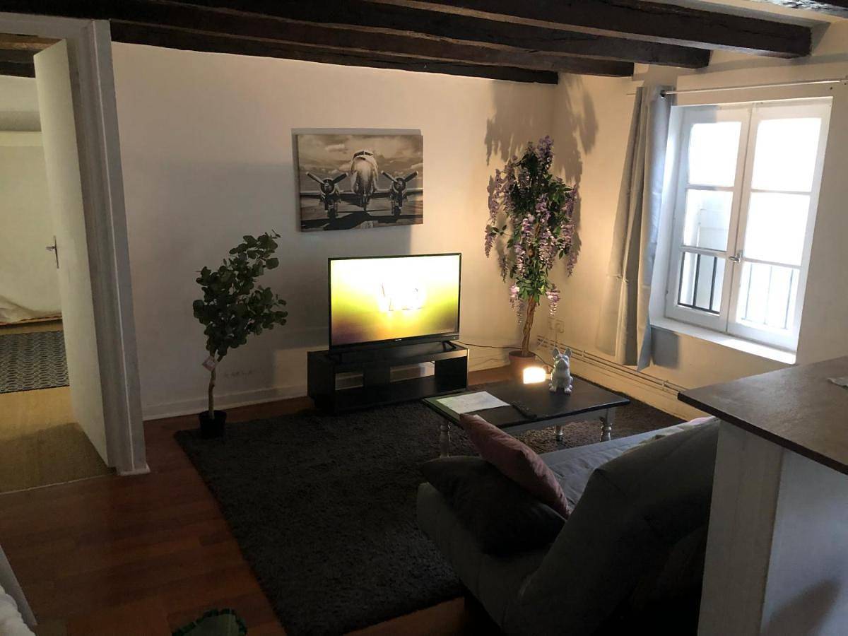 Appartement entier, One-Bedroom Apartment in Aurillac, Région d'Aurillac