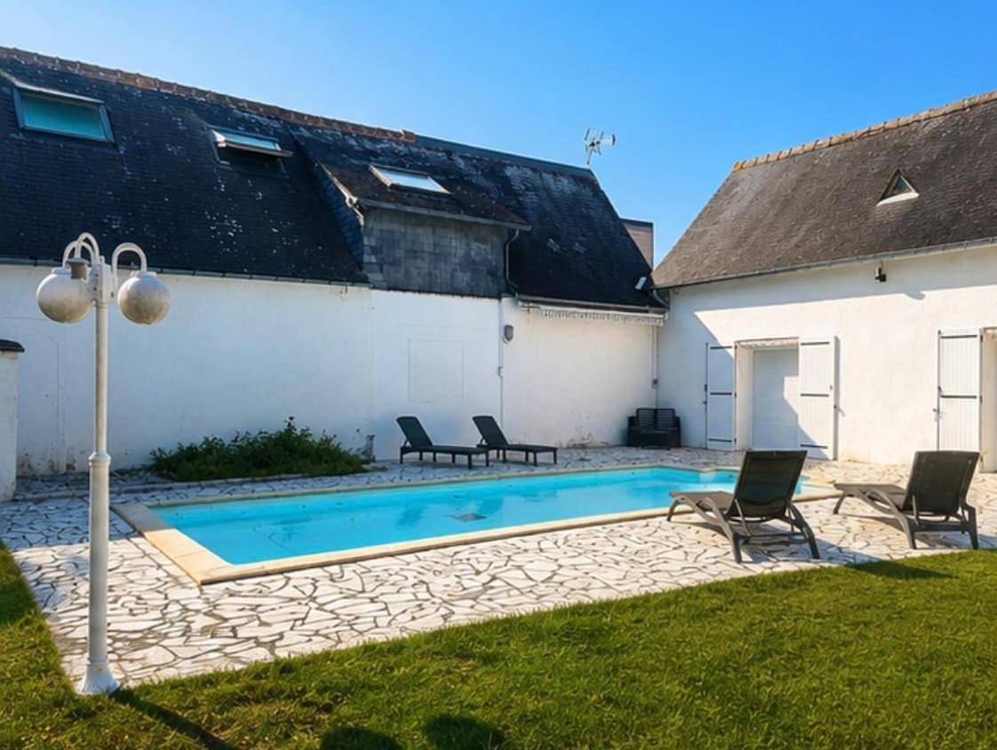 Appartement entier, Magnifique suite piscine partagée chauffée in Joué-lès-Tours, Région de Tours