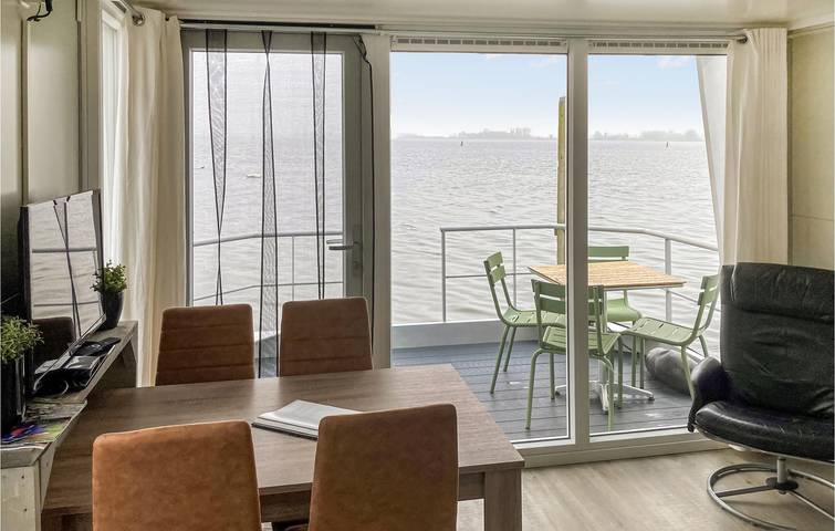 Vakantiewoning voor 4 personen, met Terras en Uitzicht op het meer in Biddinghuizen