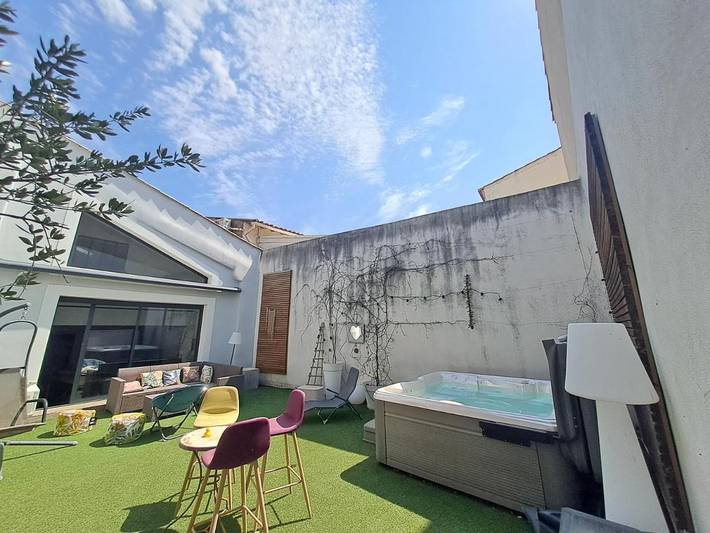 Location de vacances pour 8 personnes, avec jacuzzi et terrasse ainsi que jardin et piscine à Saint-Jean-de-Védas - 4