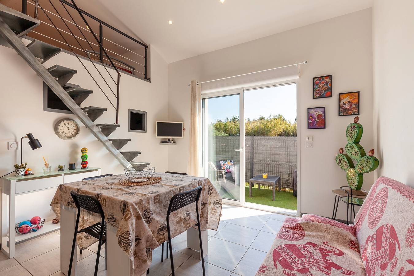 Vakantiehuis 'Mexico' met Balkon en Airconditioning in Saint-Mitre-les-Remparts, Istres en omgeving