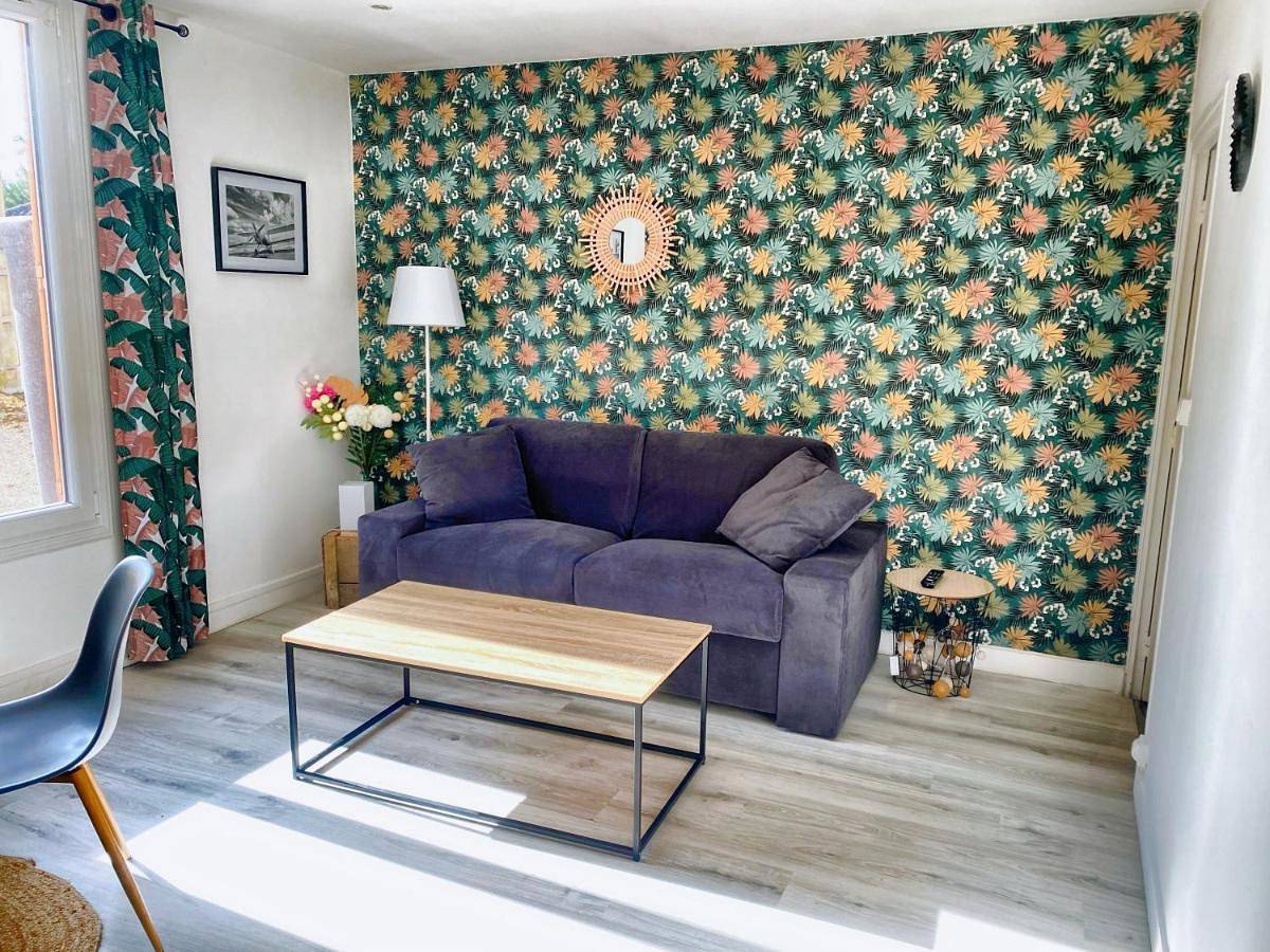 Maison ville T2 quartier calme Parking Gratuit in Saint-Julien-les-Villas, Aube