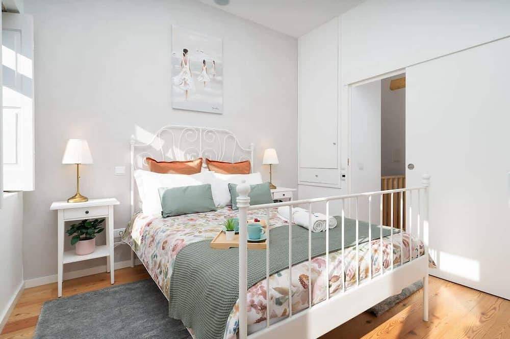 Elegant House w/ Private Terrace in Cedofeita, Porto