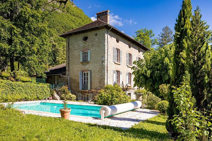 Gîte pour 2 personnes, avec jardin ainsi que vue et piscine à Lumbin - 3