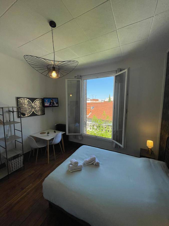 Gîte pour 2 personnes, avec Terrasse et Vue dans Thermes Callou - 2
