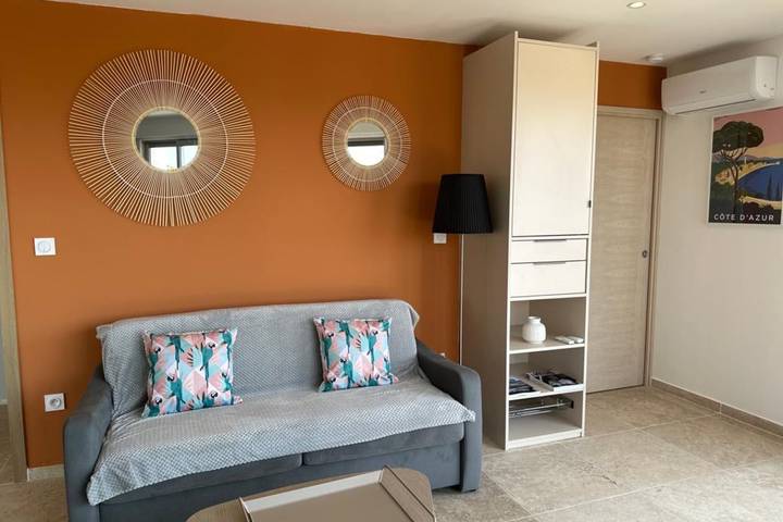Gîte pour 4 personnes, avec terrasse, adapté aux familles dans Boulouris - 4