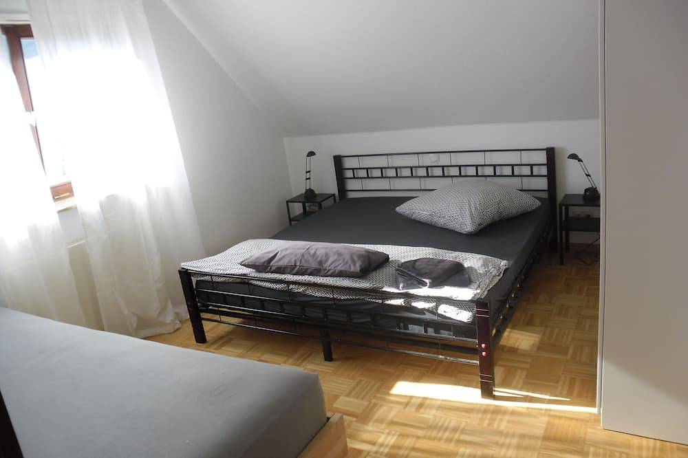Ganze Wohnung, Große Ferienwohnung mit Blick über den Breitenauer See in Obersulm, Stuttgart Region