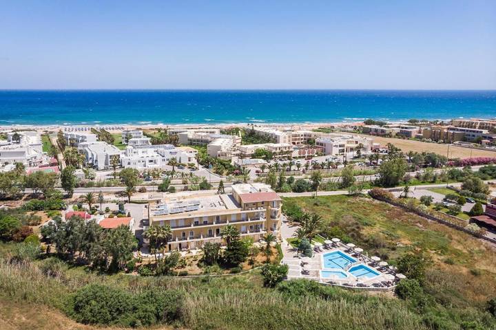 Appart’hôtel pour 2 personnes, avec Balcon et Terrasse ainsi que Jardin et Piscine