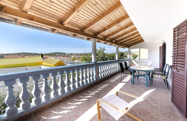 Ferienwohnung für 2 Personen, mit Balkon und Terrasse sowie Garten und Ausblick in Jezera - 2